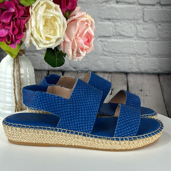 COLE HAAN PINCH MAINE CLASSIC Blue Embossed Leather Sling Back Sandals (Narrow) - Picture 5 of 17